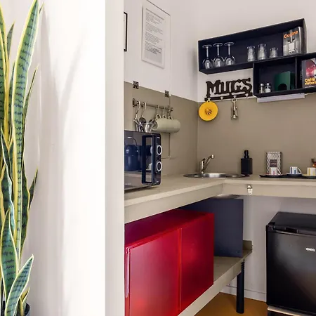 Azizo, La Gialla Apartmán *