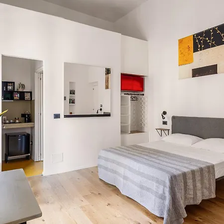 Azizo, La Gialla Apartmán