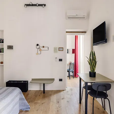Azizo, La Gialla Apartmán *